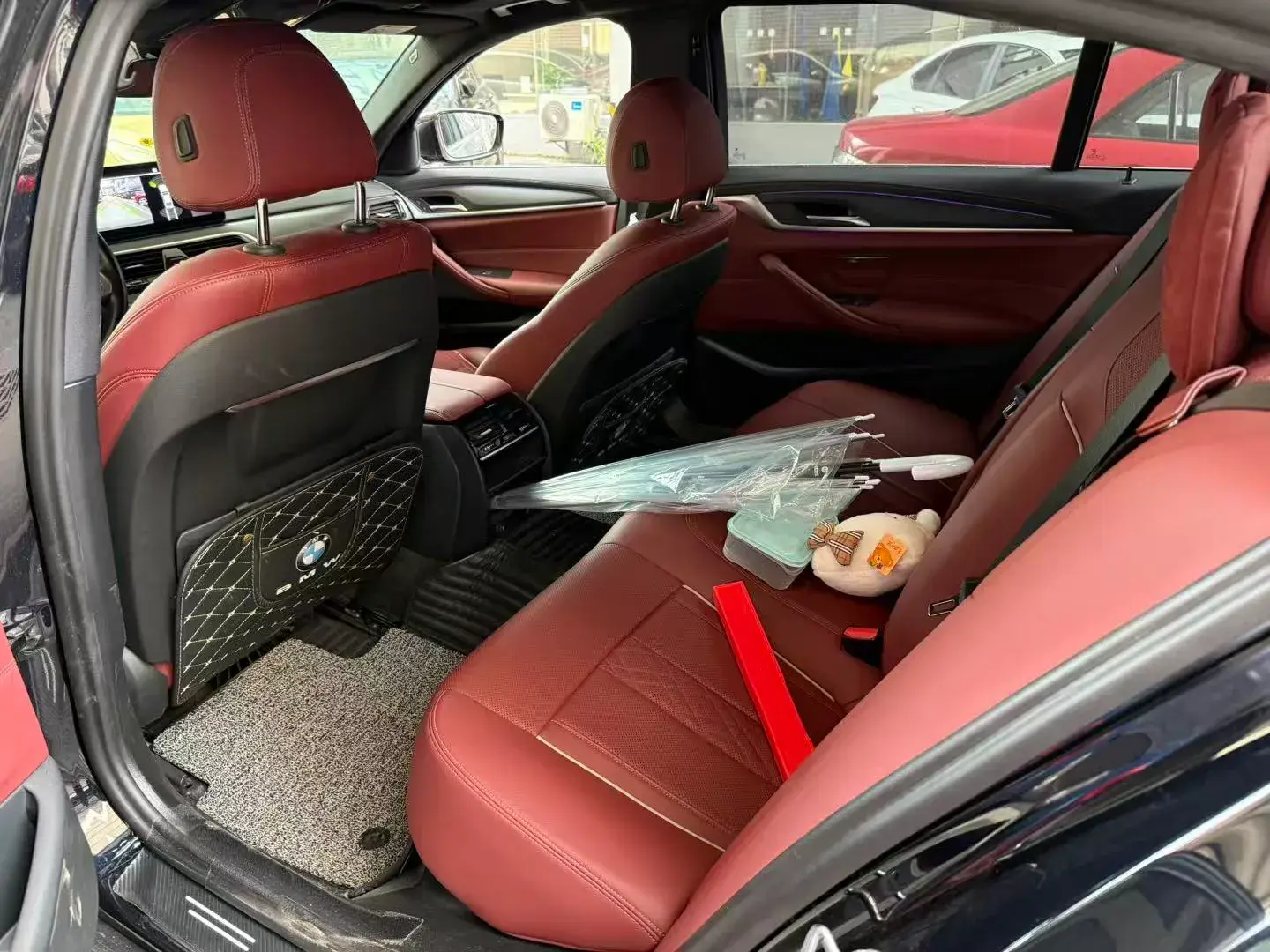 2022 BMW 5 thumbnail 4