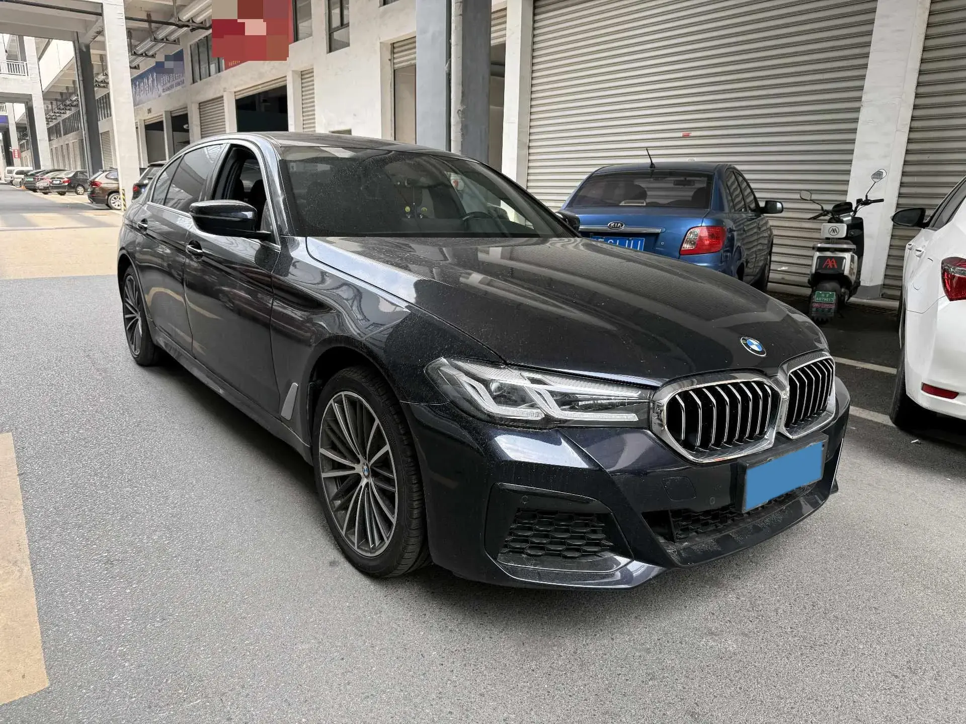 2022 BMW 5 thumbnail 2