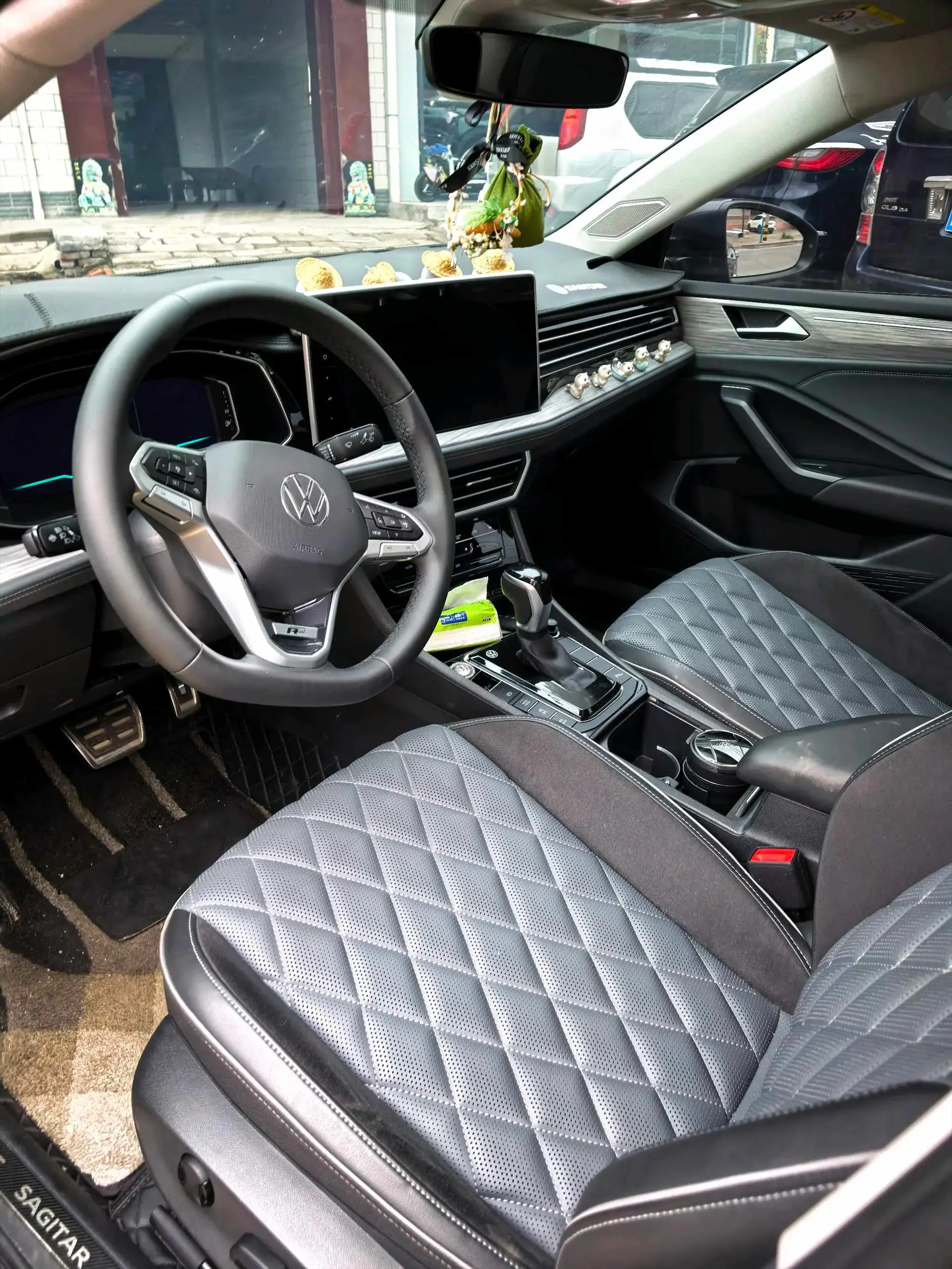 2023 VOLKSWAGEN SAGITAR thumbnail 4