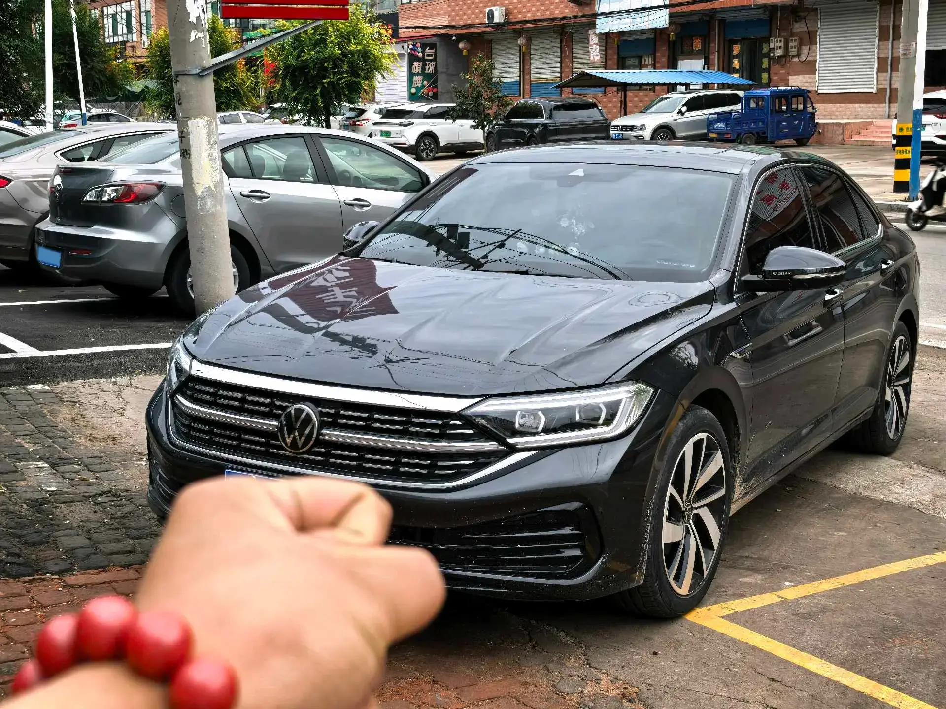 2023 VOLKSWAGEN SAGITAR view 1