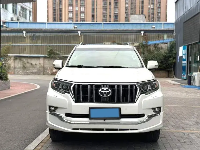 2018 TOYOTA LAND thumbnail 2