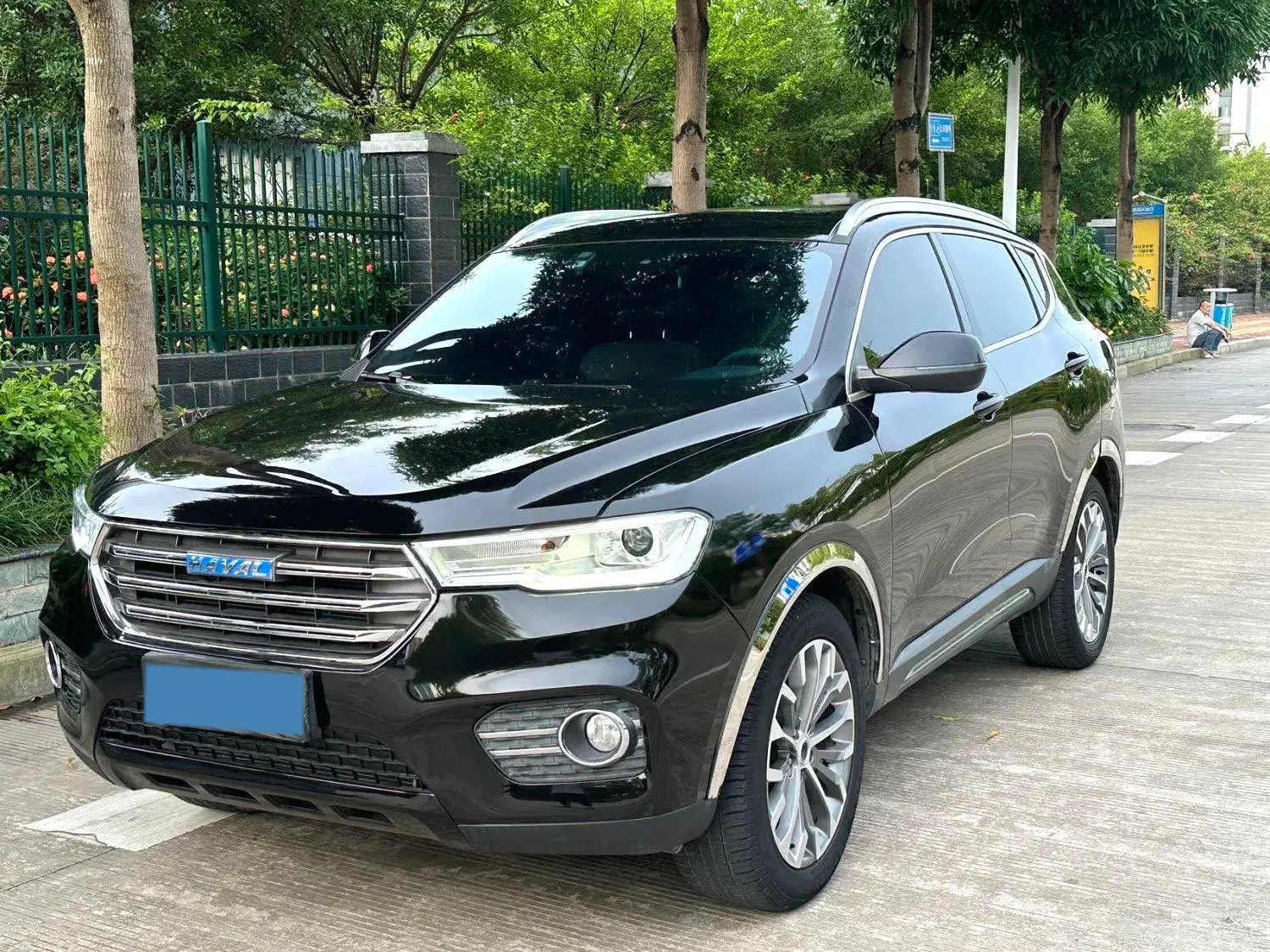 2017 HAVAL H6 view 1