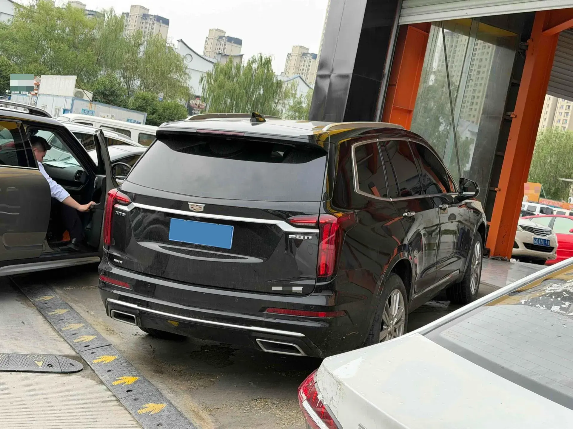 2021 CADILLAC XT6 thumbnail 4