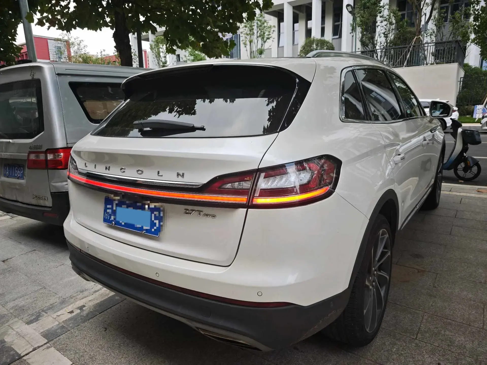 2019 LINCOLN NAUTILUS thumbnail 2