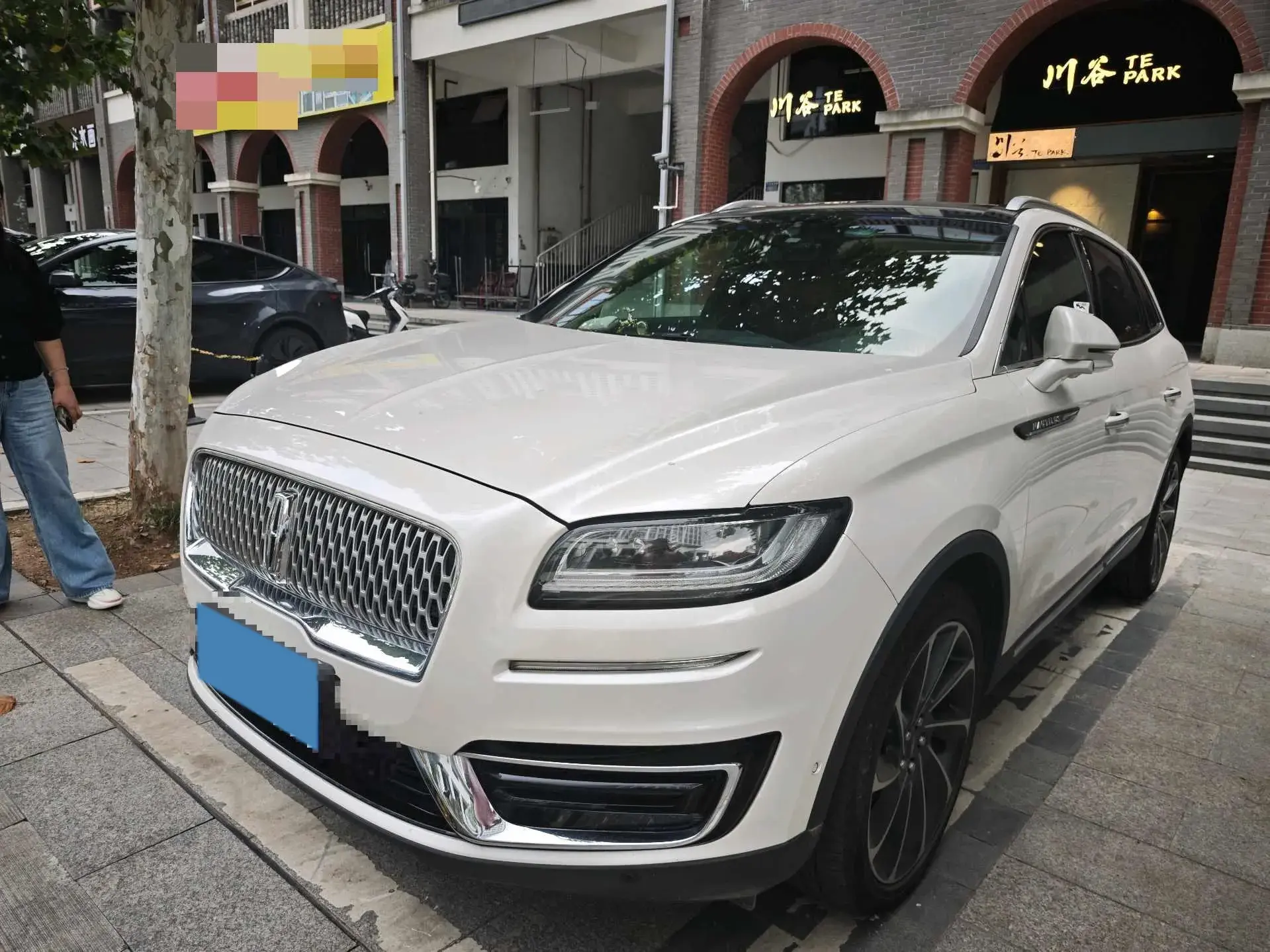 2019 LINCOLN NAUTILUS view 1