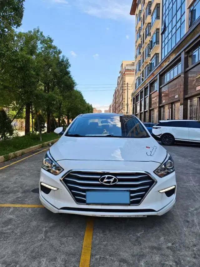 2017 HYUNDAI MISTRA thumbnail 2