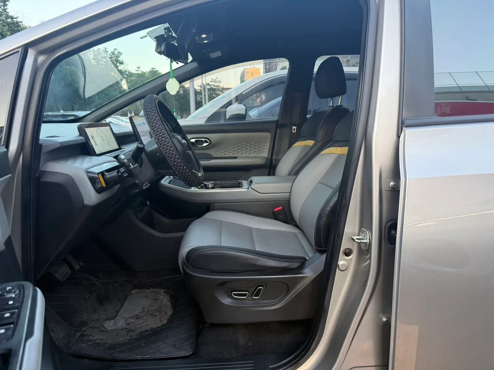 2022 AION Y thumbnail 4