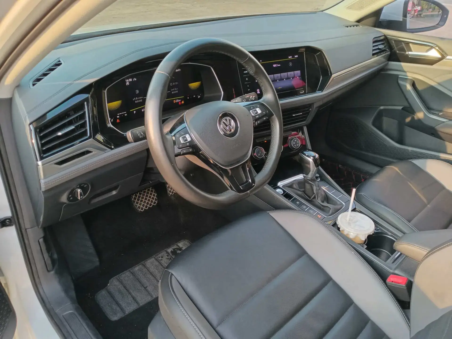 2021 VOLKSWAGEN SAGITAR thumbnail 4