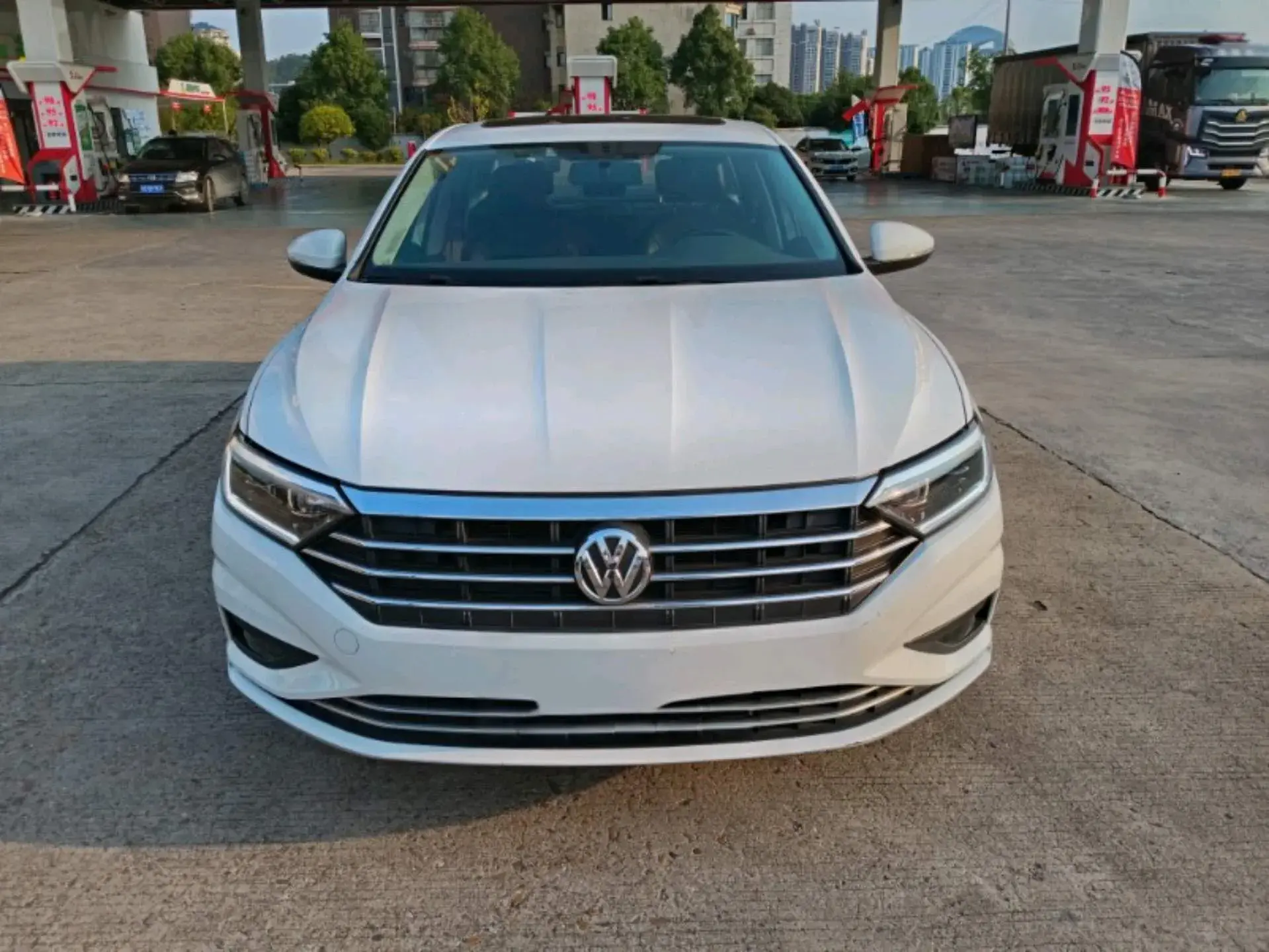 2021 VOLKSWAGEN SAGITAR thumbnail 2