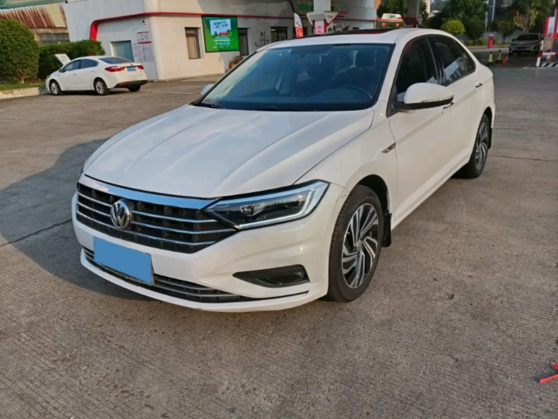 2021 VOLKSWAGEN SAGITAR view 1