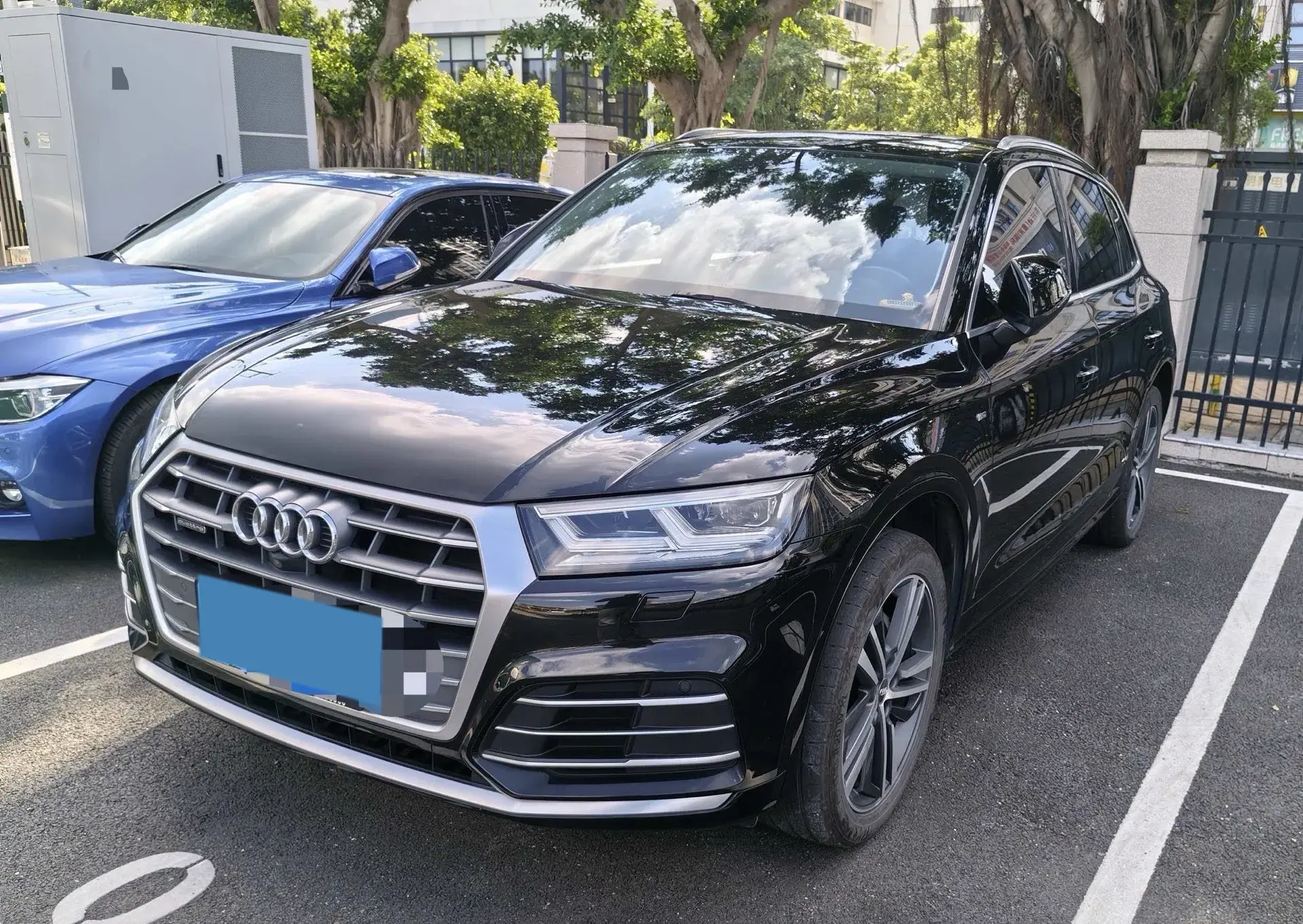 2020 AUDI Q5L view 1