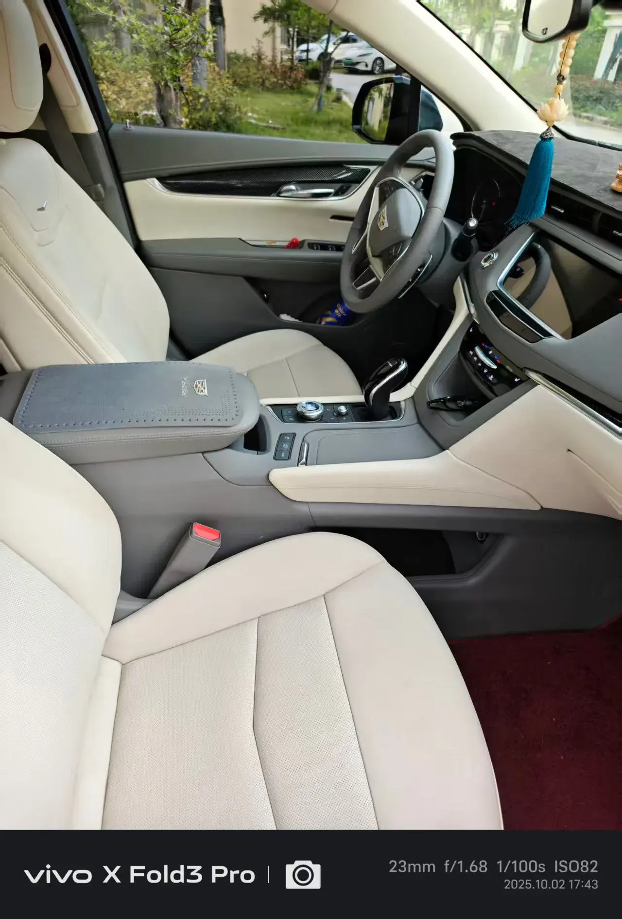 2022 CADILLAC XT5 thumbnail 2