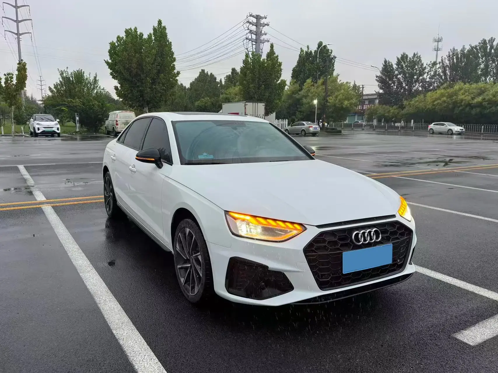 2023 AUDI A4L thumbnail 2