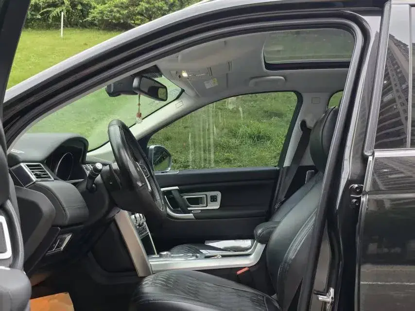 2018 LAND ROVER thumbnail 3