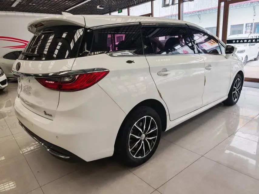 2018 BYD SONG thumbnail 3