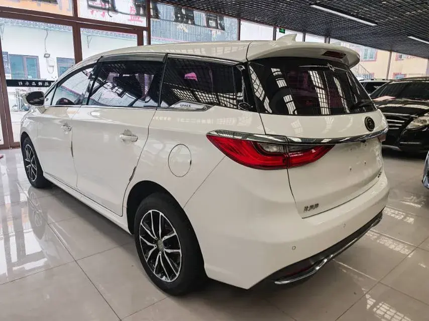 2018 BYD SONG thumbnail 4