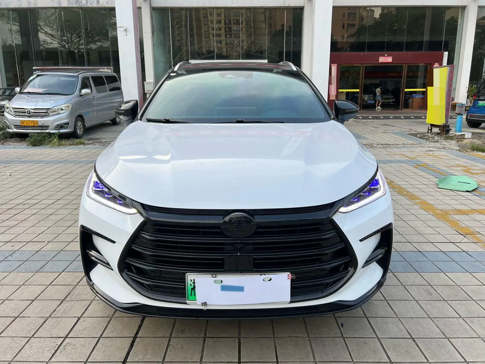 2023 BYD TANG thumbnail 2