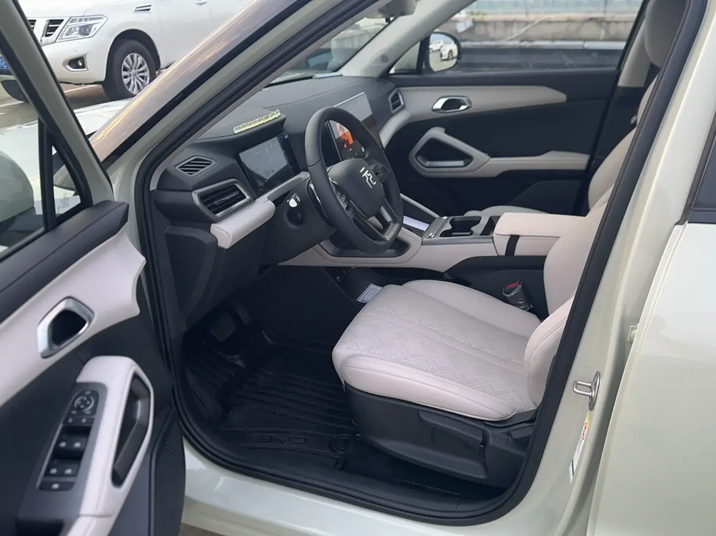 2025 BYD YUANUP thumbnail 3