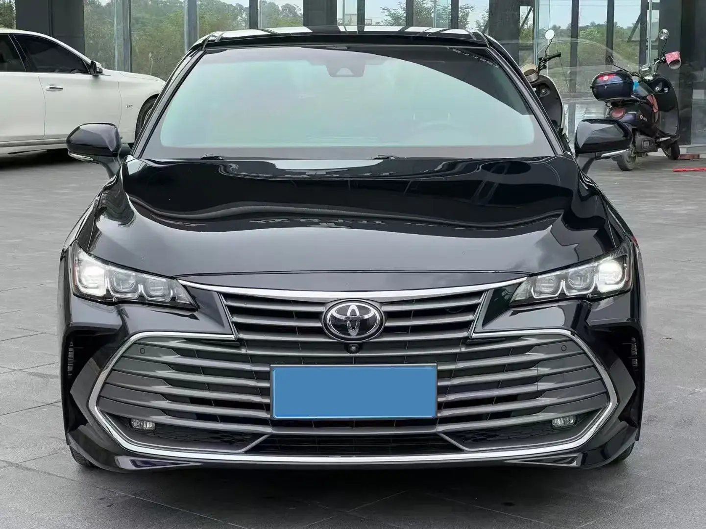 2019 TOYOTA AVALON thumbnail 2