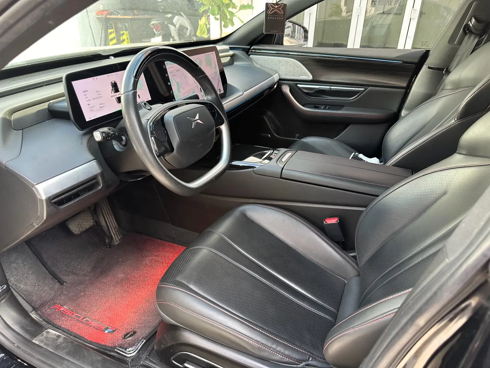 2022 XPENG P7 thumbnail 2