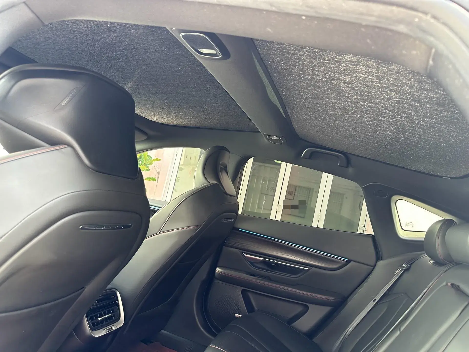 2022 XPENG P7 thumbnail 4