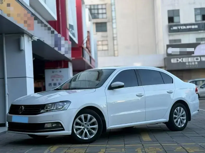 2017 VOLKSWAGEN LAVIDA view 1