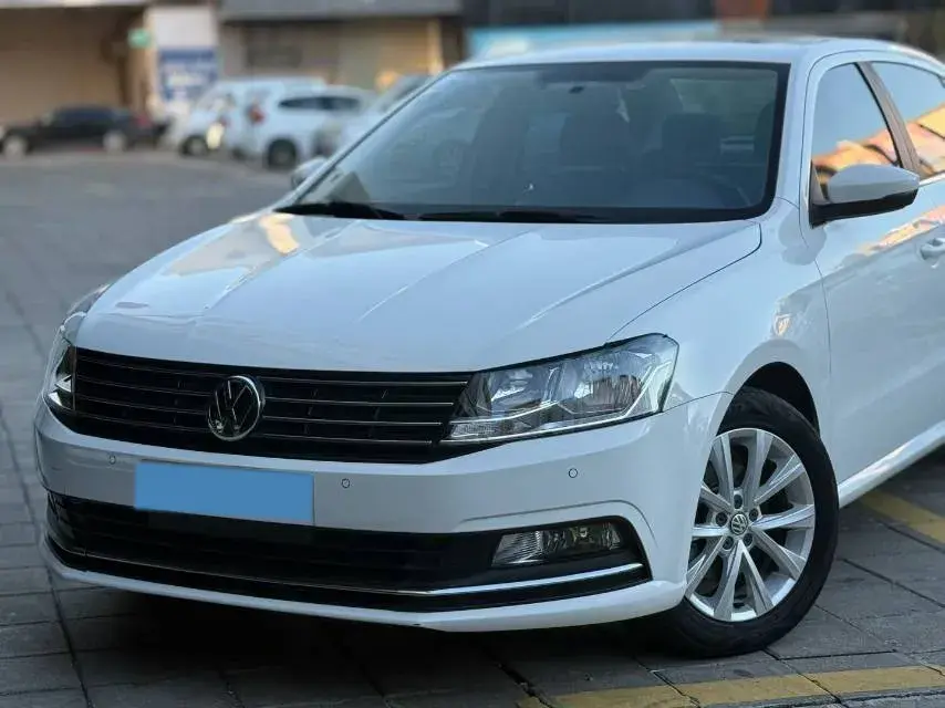 2017 VOLKSWAGEN LAVIDA thumbnail 2