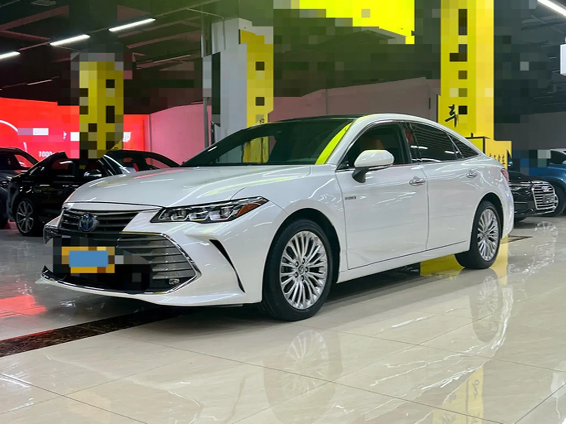 2019 TOYOTA AVALON view 1