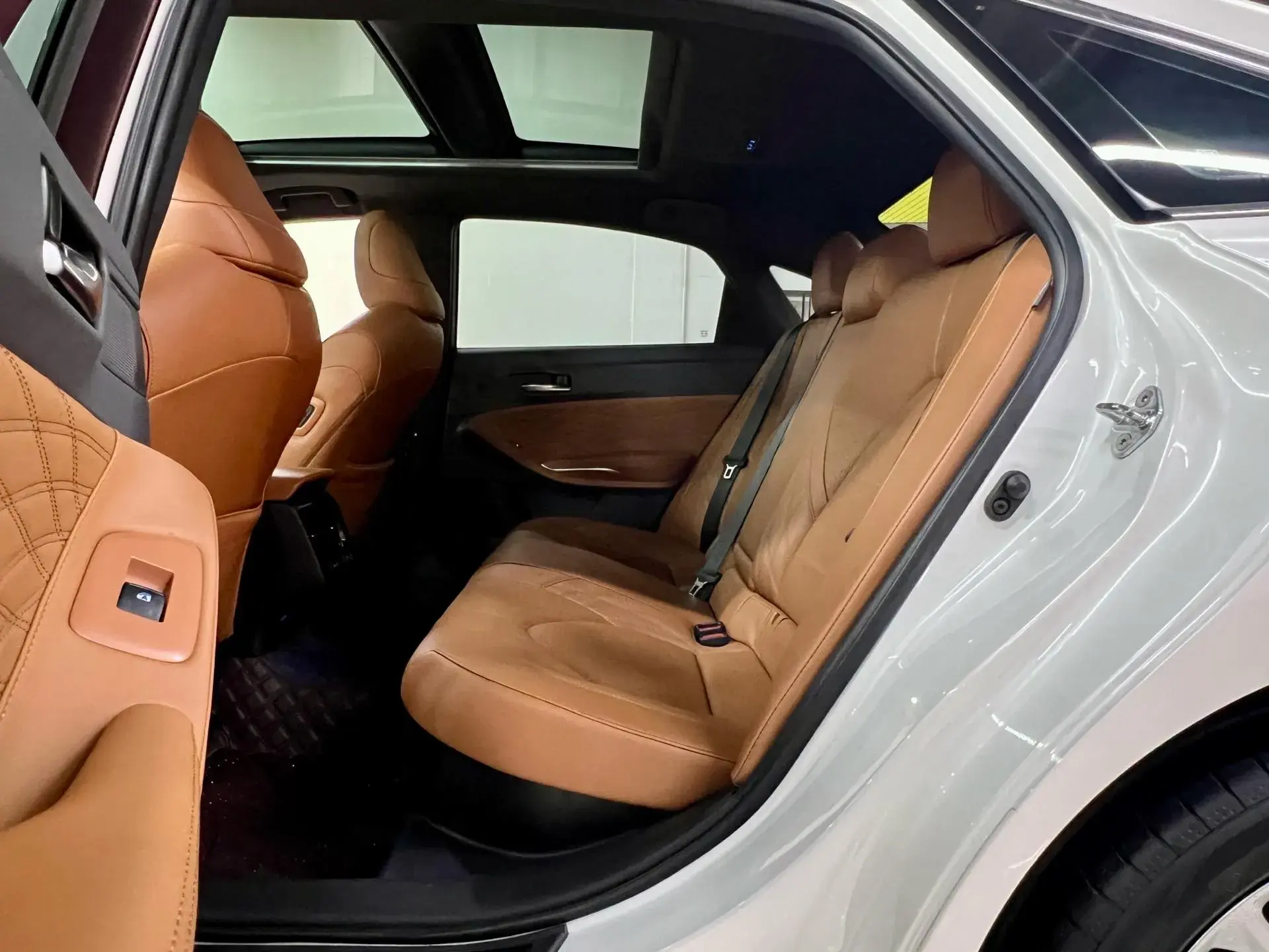 2019 TOYOTA AVALON thumbnail 3