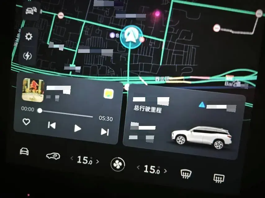 2018 NIO ES8 thumbnail 3