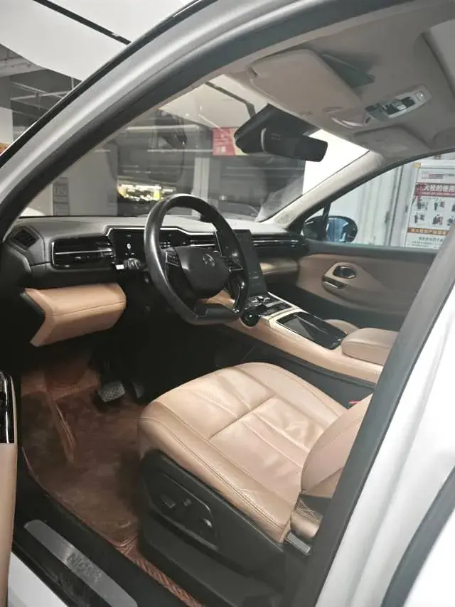 2018 NIO ES8 thumbnail 2