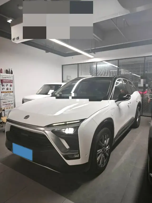 2018 NIO ES8 view 1