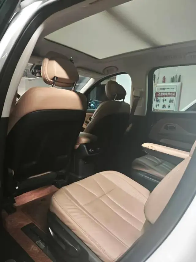 2018 NIO ES8 thumbnail 4