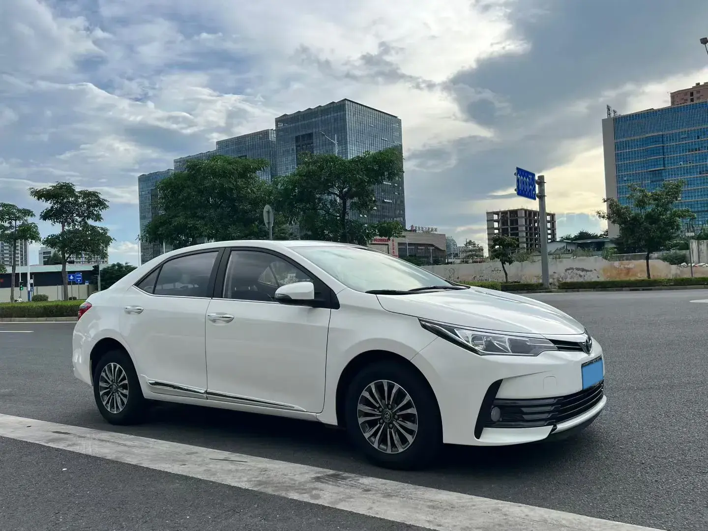 2018 TOYOTA COROLLA thumbnail 3