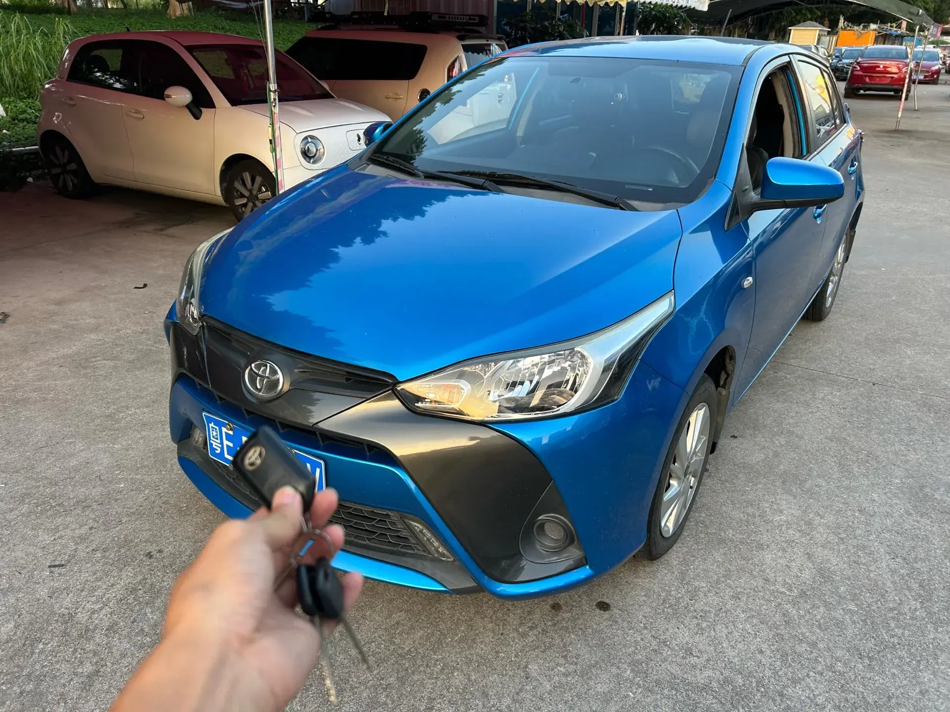 2019 TOYOTA YARIS view 1