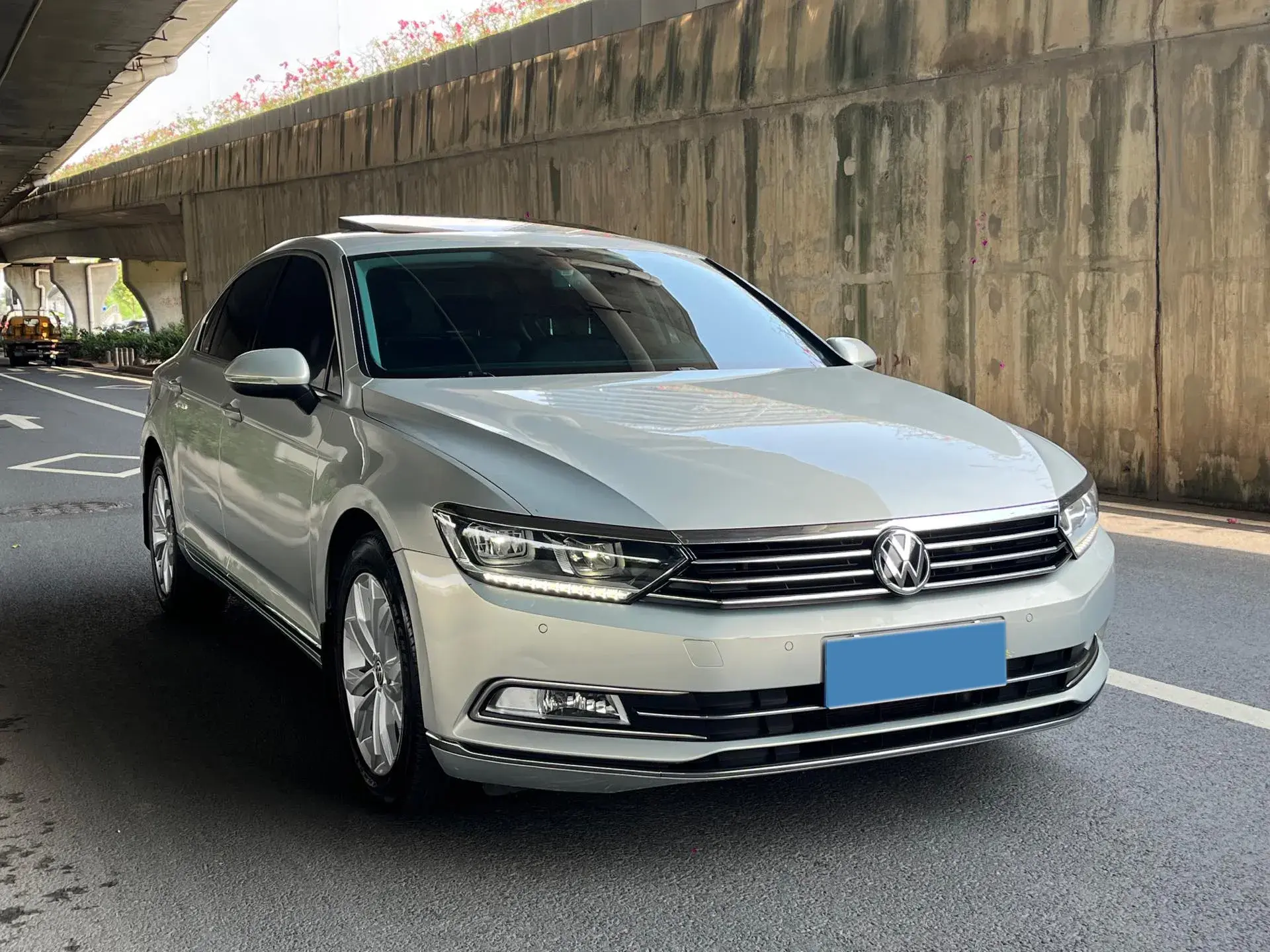 2017 VOLKSWAGEN MAGOTAN thumbnail 3