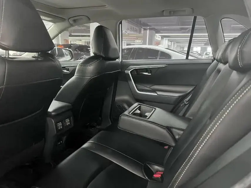 2020 TOYOTA RAV4 thumbnail 3