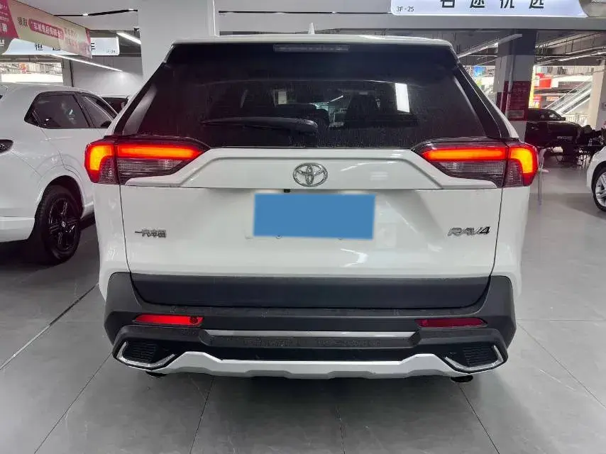 2020 TOYOTA RAV4 thumbnail 4