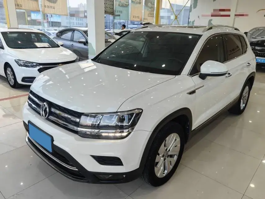 2019 VOLKSWAGEN THARU view 1