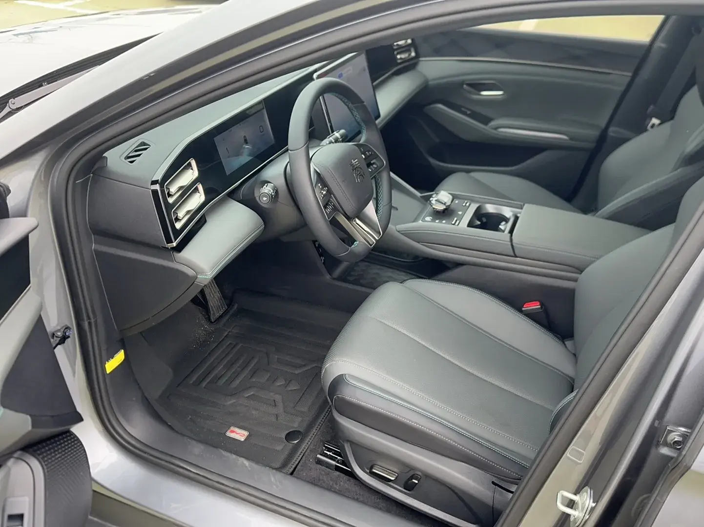 2024 BYD QINL thumbnail 3