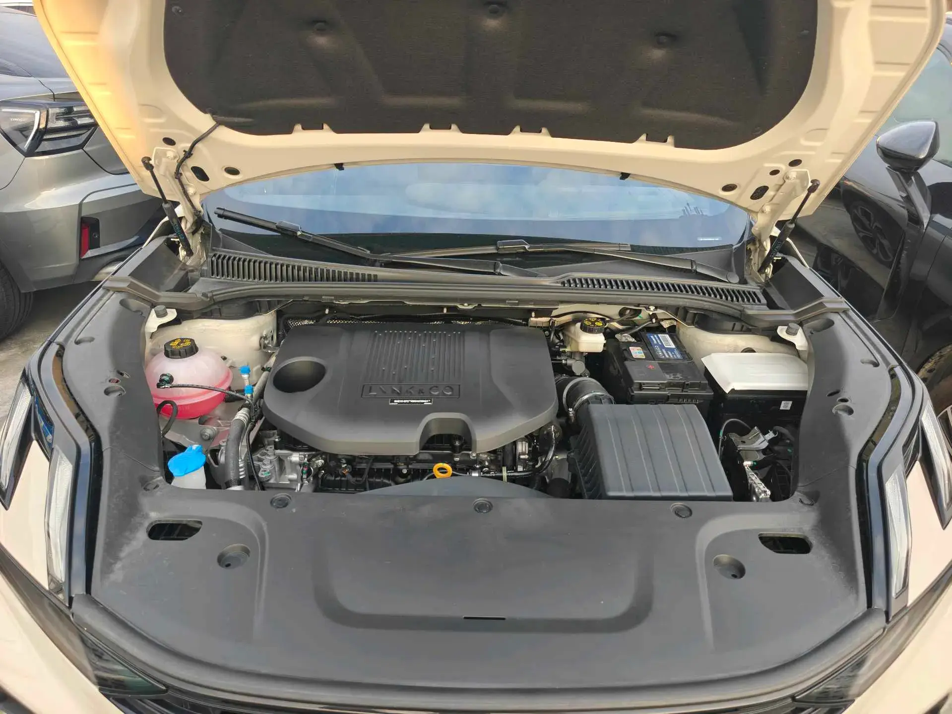 2025 LYNK&CO 06 thumbnail 4