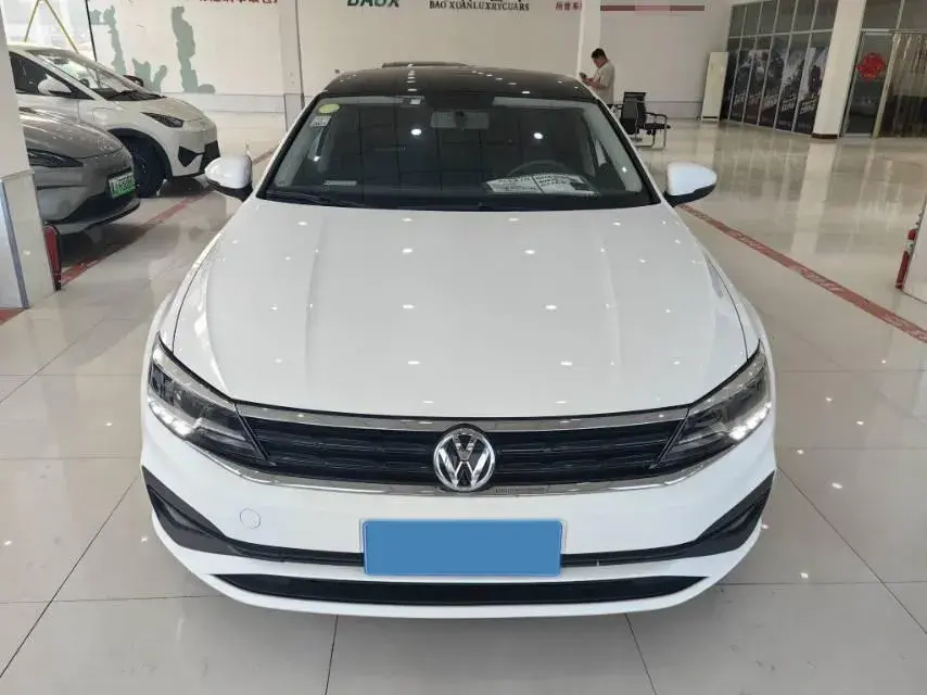 2021 VOLKSWAGEN LAMANDO thumbnail 3