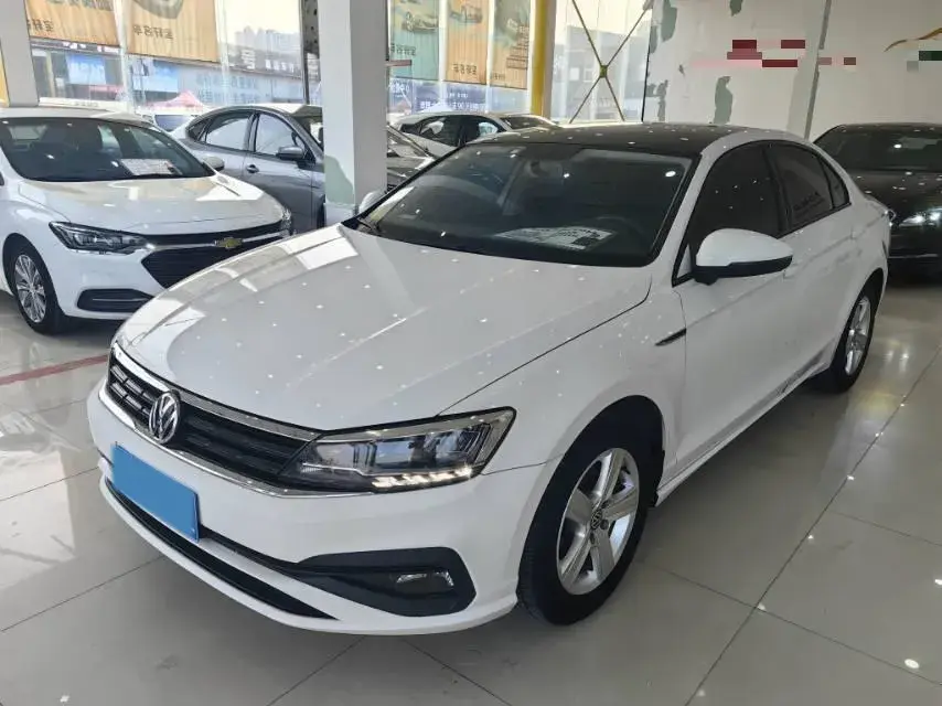 2021 VOLKSWAGEN LAMANDO view 1