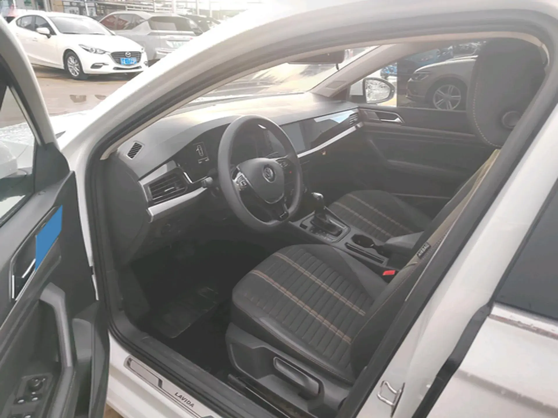 2019 VOLKSWAGEN LAVIDA thumbnail 4