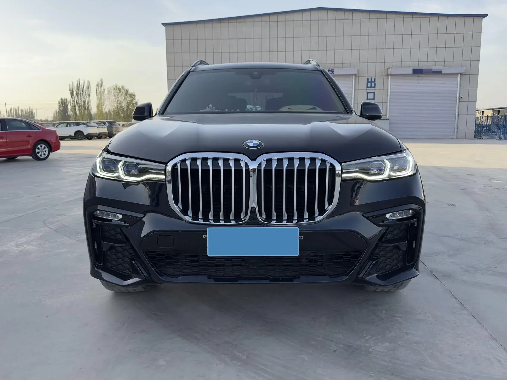 2022 BMW X7 thumbnail 3