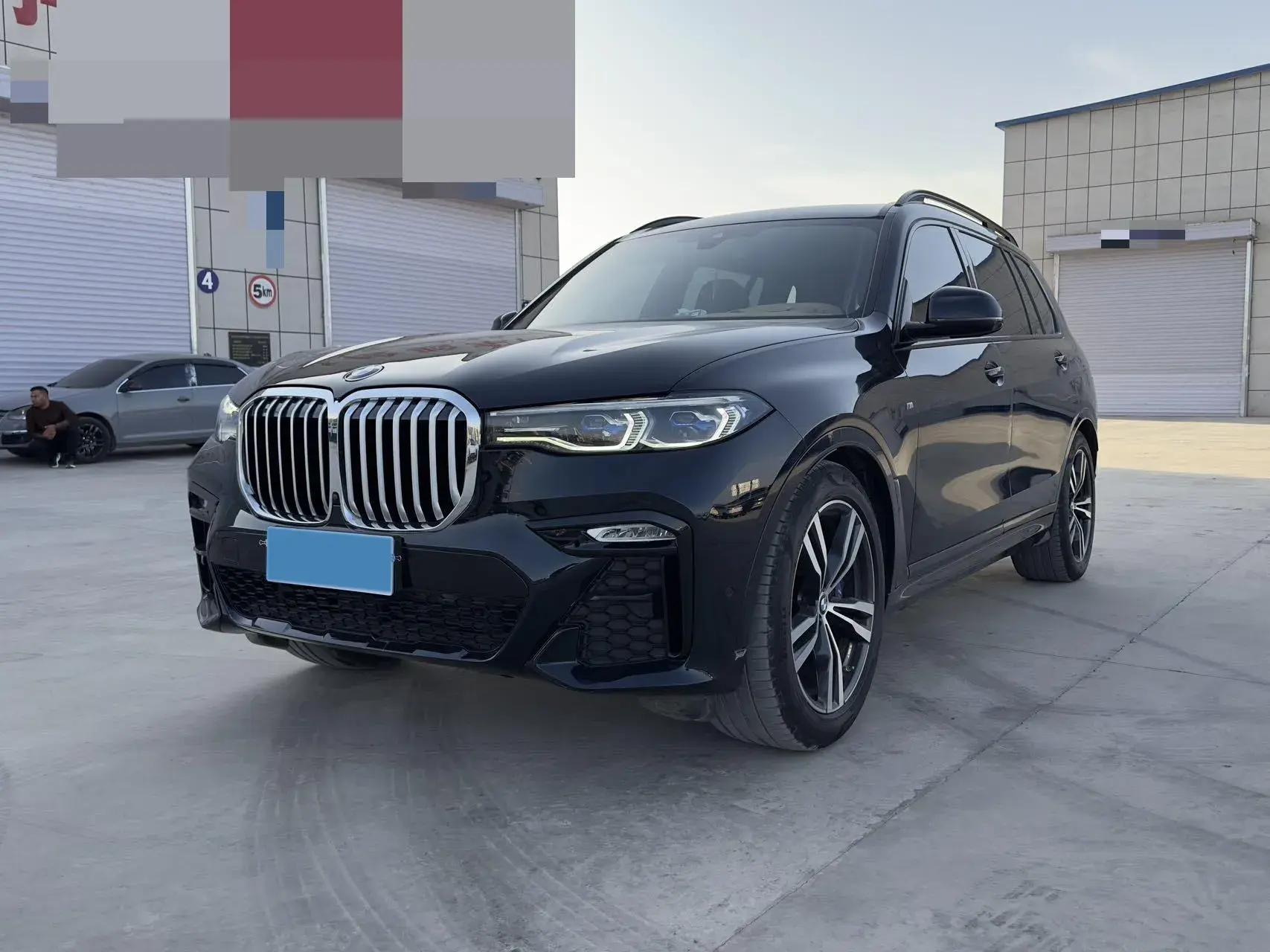 2022 BMW X7 view 1