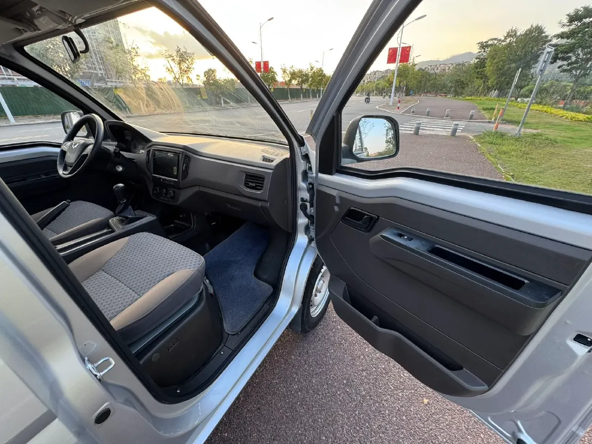 2020 WuLing RongGuang New Truck Special 1.8L 125HP L4 5MT,autocango,china used car exporter,china ev exporter,chinese used car exporter,chinese used ev exporter