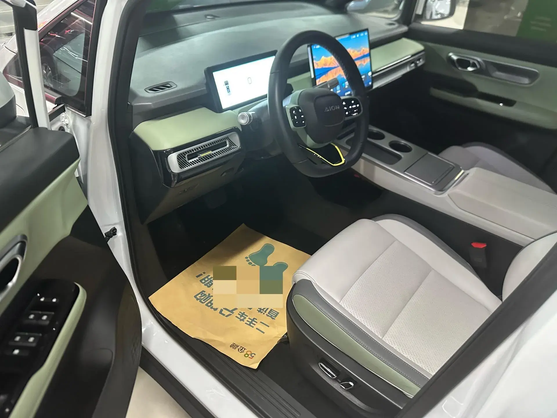 2023 AION Y thumbnail 3