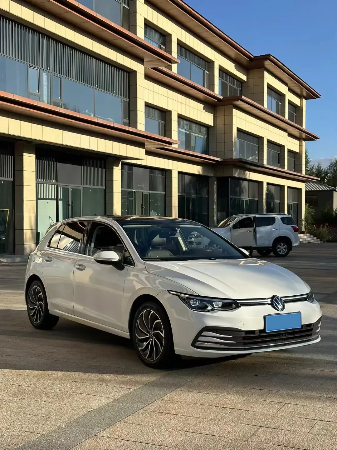 2021 VOLKSWAGEN GOLF thumbnail 3