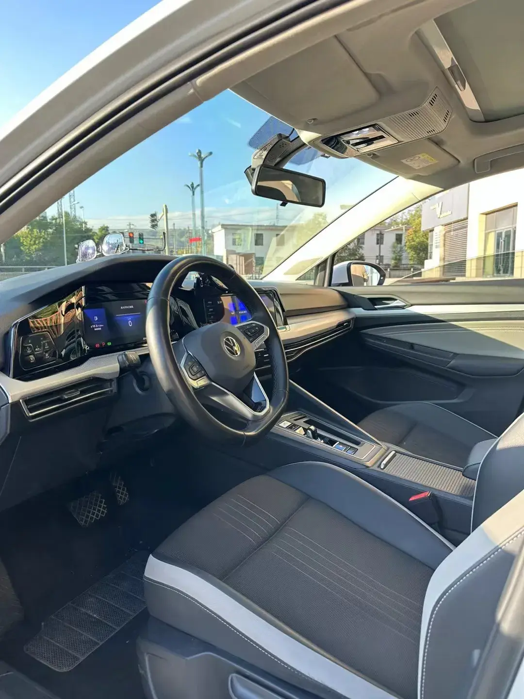 2021 VOLKSWAGEN GOLF thumbnail 4